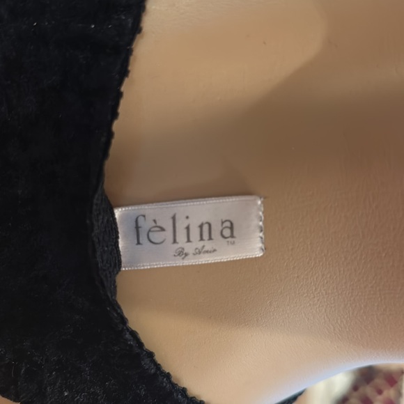 Gorgeous Felina by Amir vintage velvet bra and panty set. Bra 32C, bottom Sz S - Picture 7 of 9
